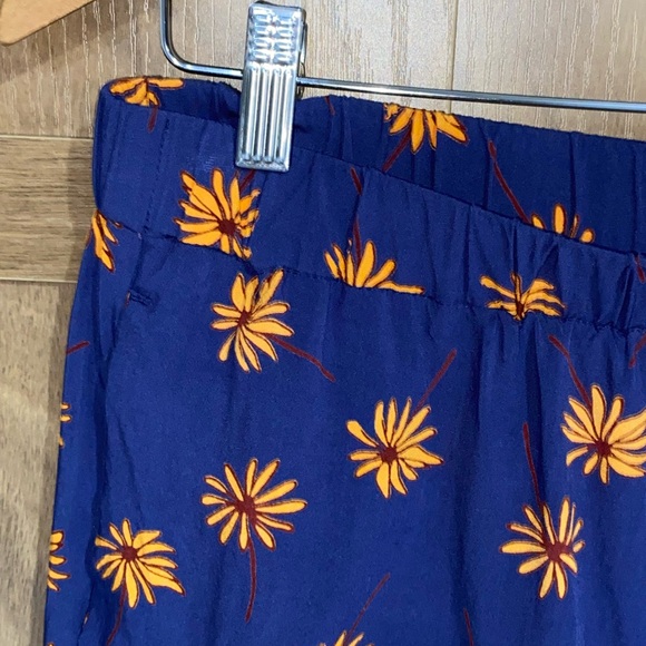 Madewell Daisy Print Pull On Stretch 3”Shorts Size Medium - Picture 3 of 9